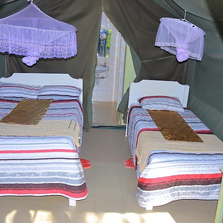 Rhino Tourist Camp Hotel Ololaimutiek Buitenkant foto