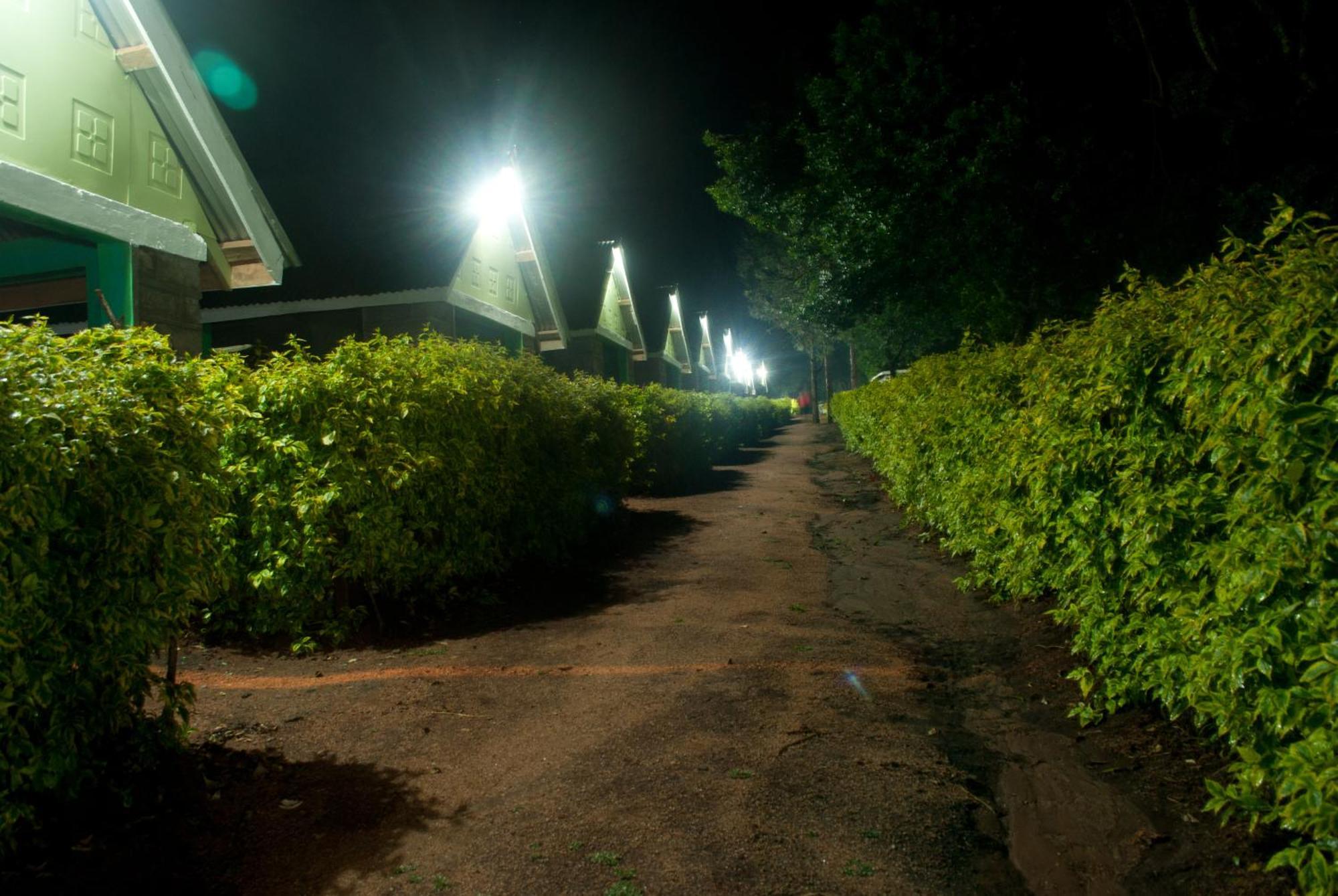 Rhino Tourist Camp Hotel Ololaimutiek Buitenkant foto
