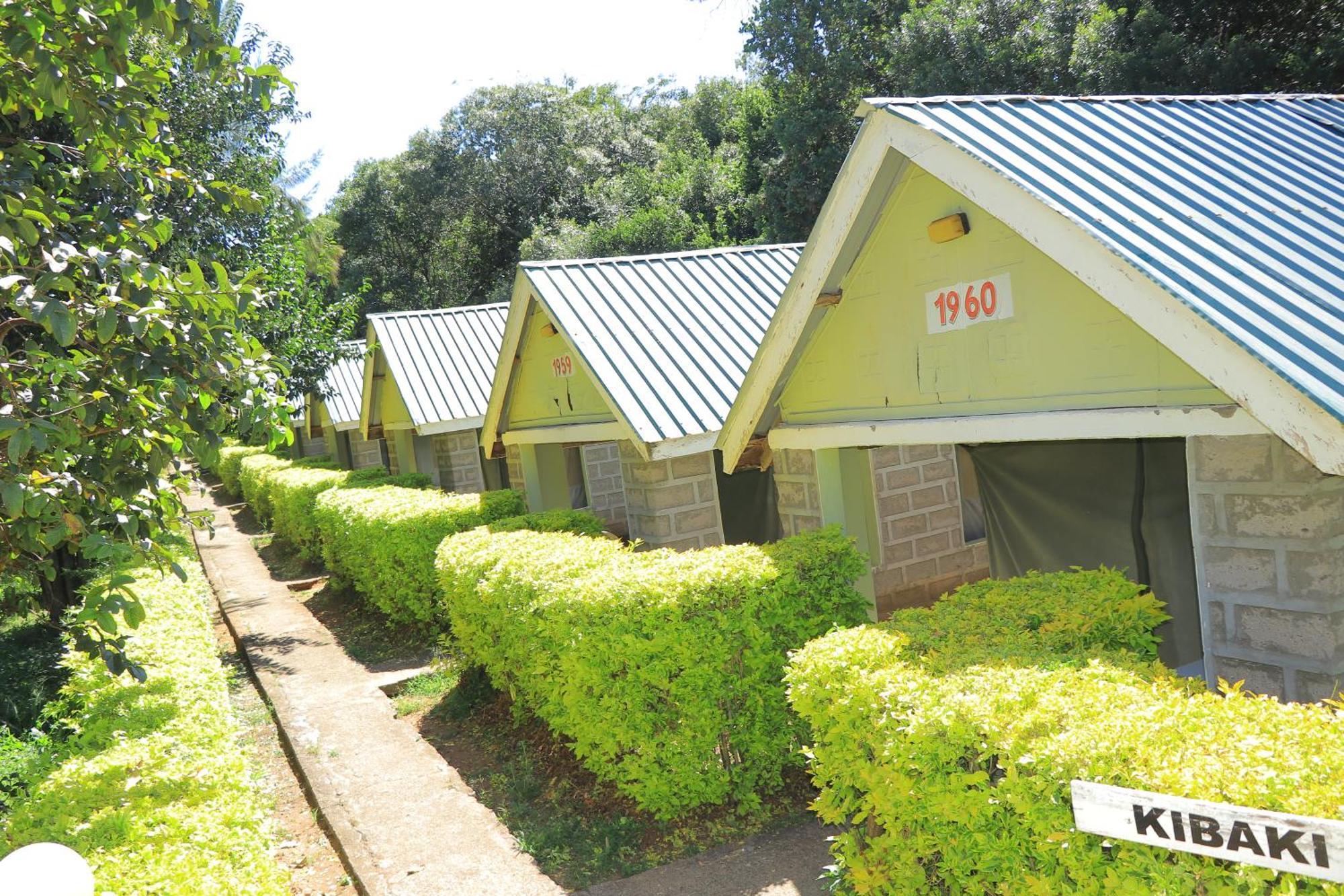 Rhino Tourist Camp Hotel Ololaimutiek Buitenkant foto