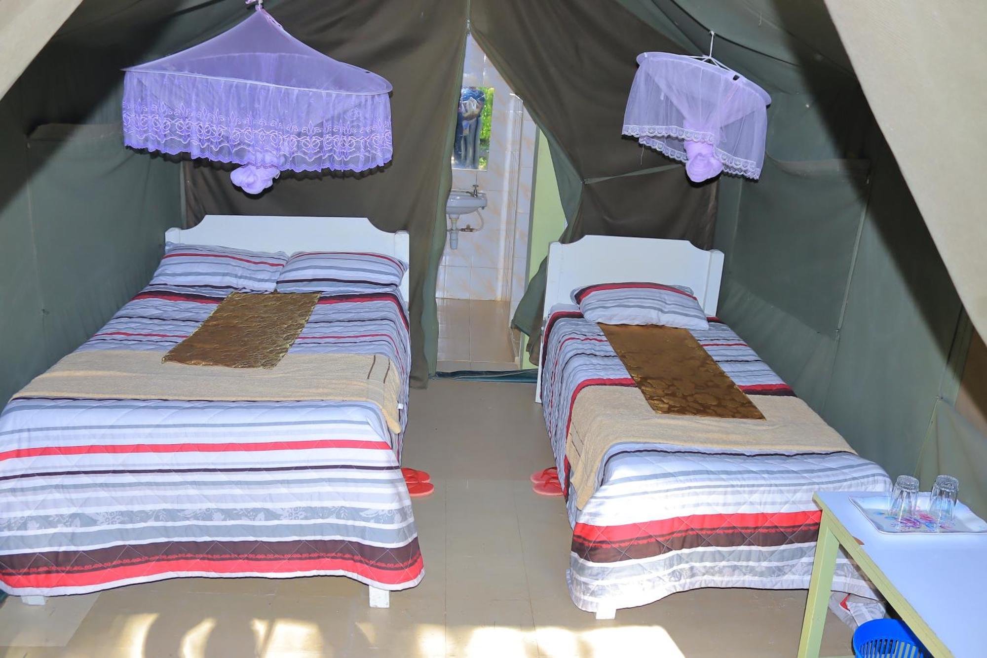 Rhino Tourist Camp Hotel Ololaimutiek Buitenkant foto