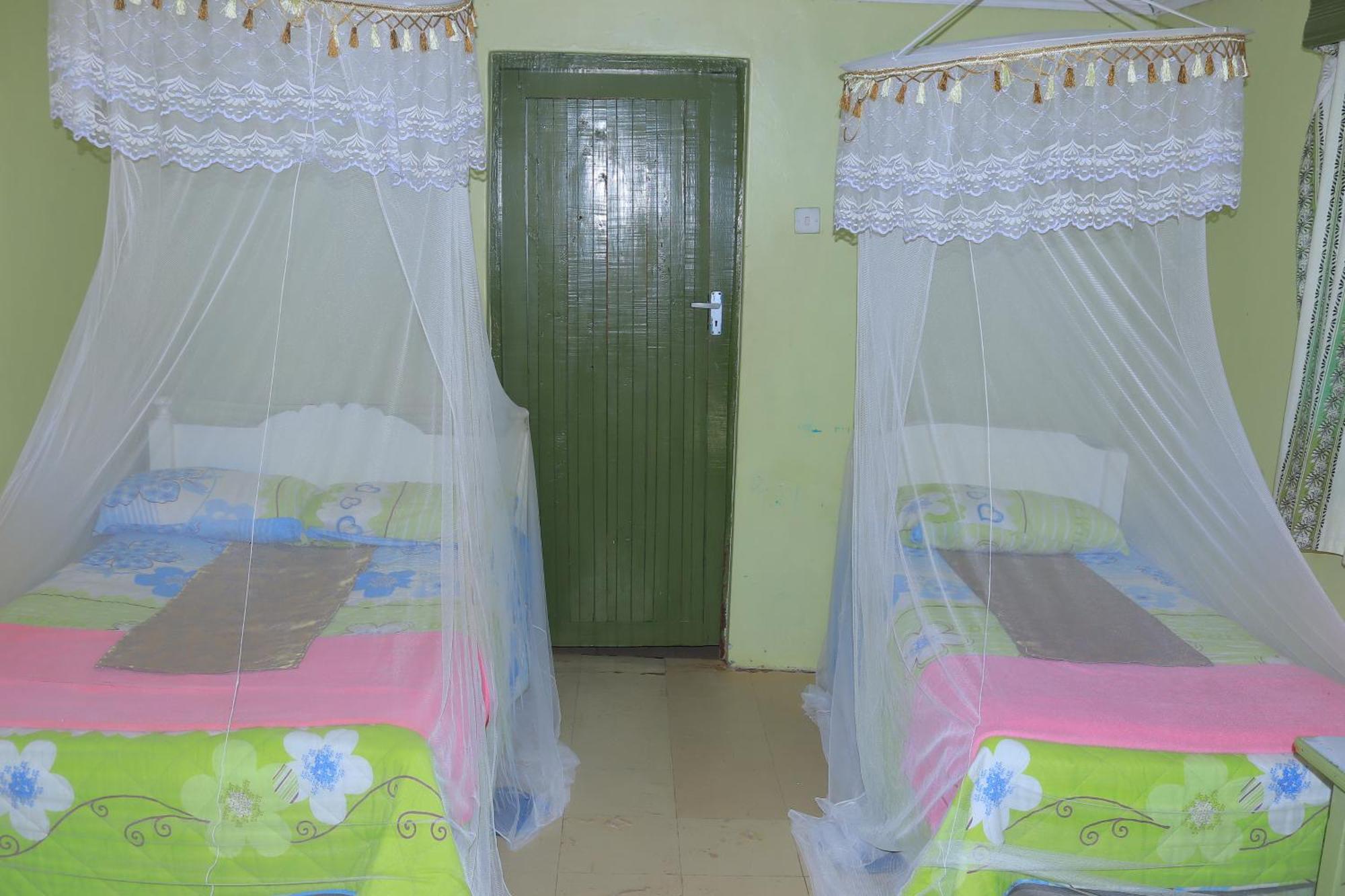 Rhino Tourist Camp Hotel Ololaimutiek Buitenkant foto