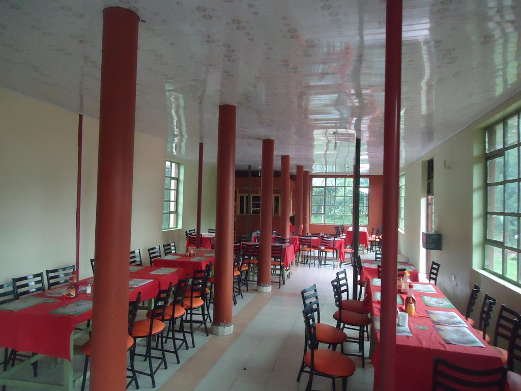 Rhino Tourist Camp Hotel Ololaimutiek Buitenkant foto