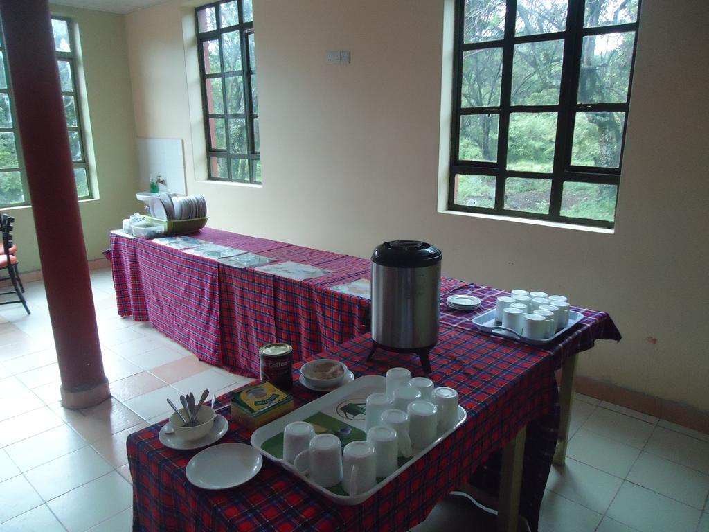 Rhino Tourist Camp Hotel Ololaimutiek Buitenkant foto