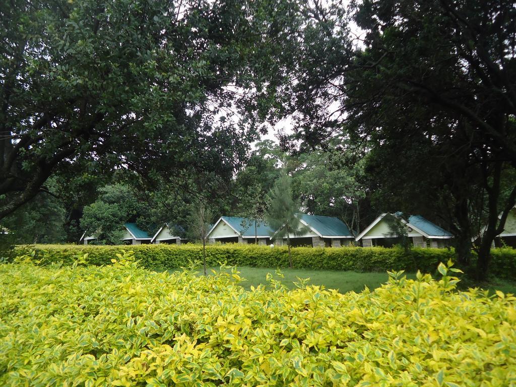 Rhino Tourist Camp Hotel Ololaimutiek Buitenkant foto