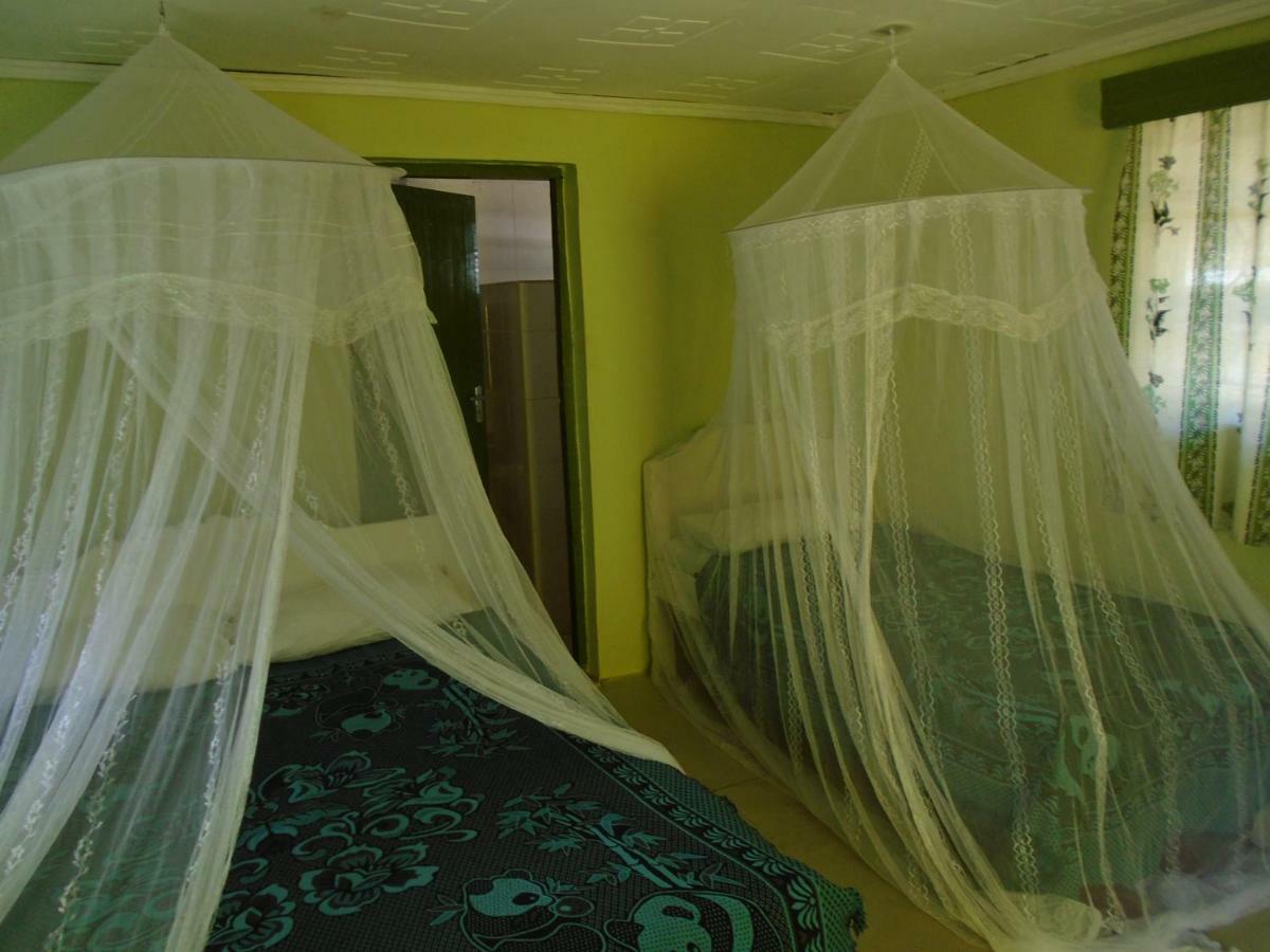 Rhino Tourist Camp Hotel Ololaimutiek Buitenkant foto
