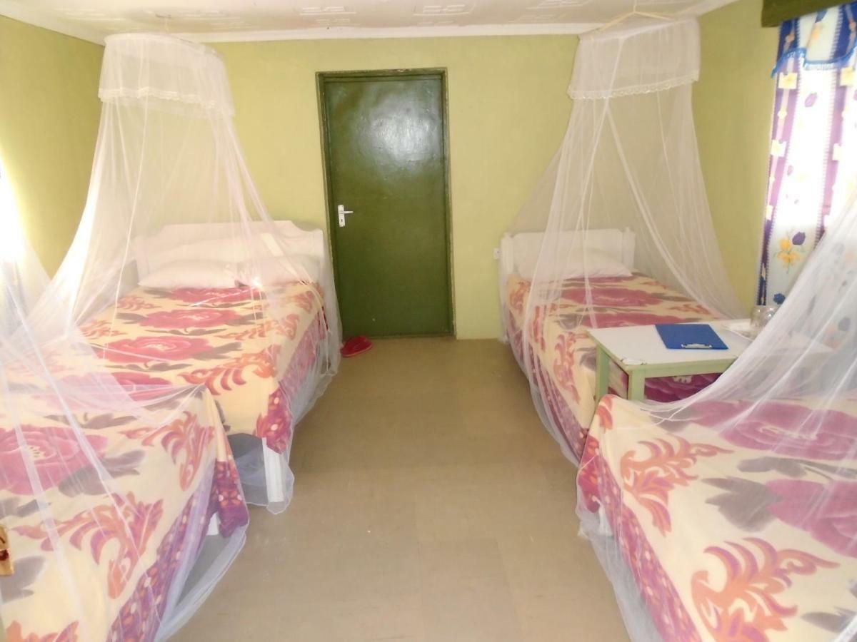 Rhino Tourist Camp Hotel Ololaimutiek Buitenkant foto