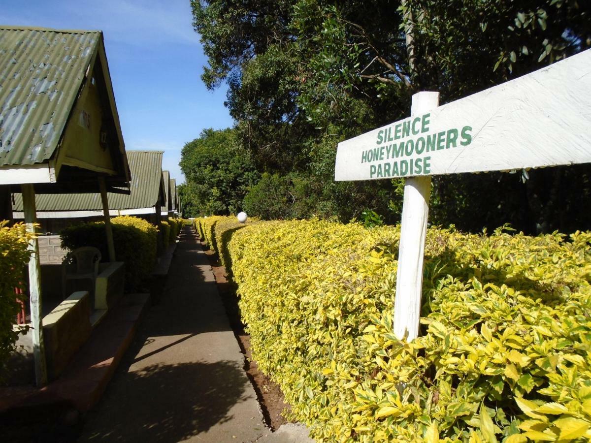 Rhino Tourist Camp Hotel Ololaimutiek Buitenkant foto