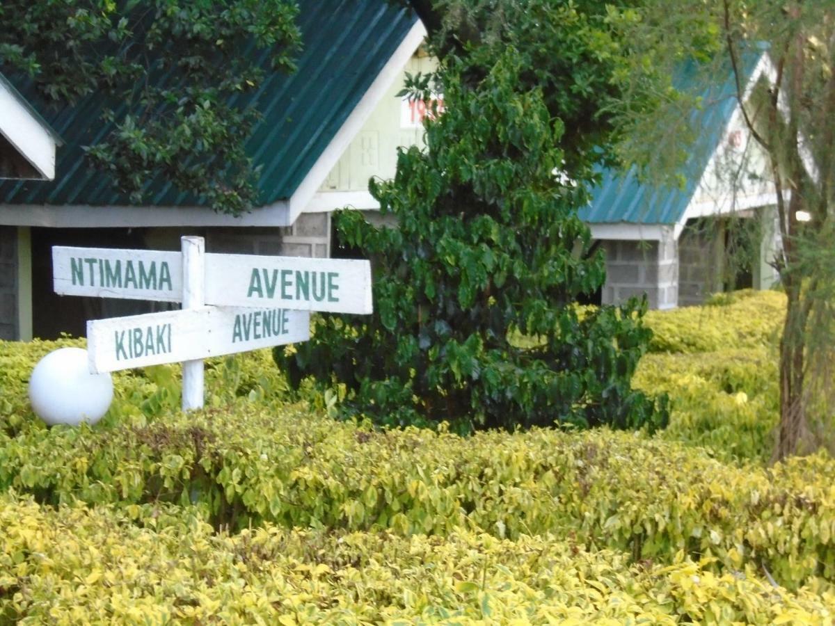 Rhino Tourist Camp Hotel Ololaimutiek Buitenkant foto