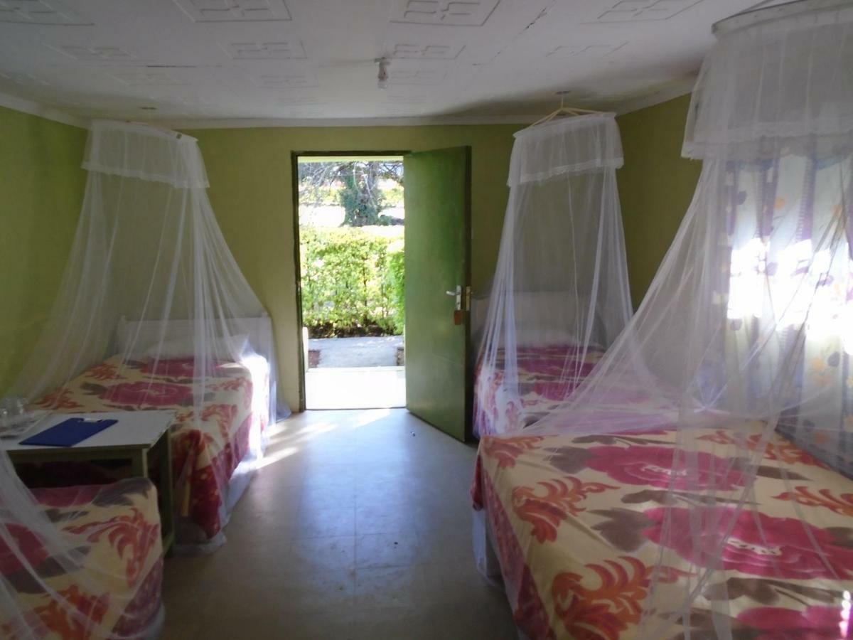 Rhino Tourist Camp Hotel Ololaimutiek Buitenkant foto